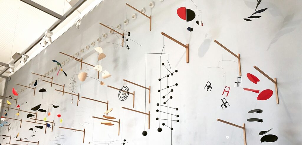 Flensted Mobiles har et stort udvalg af mobiler og uroer, der er den perfekte barselsgave til mor, værtindegave eller andet