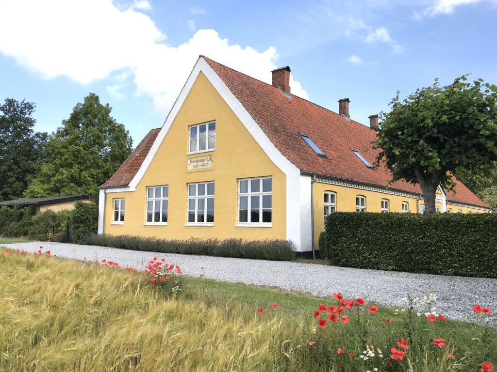 Køb uroer og mobiler hos Flensted Mobiles. Mobiler og uro er den perfekte gave til barnedåb, julegaver til ansatte, barselsgave til mor m.m. Søger du efter julegaveideer til hende eller fars dag ideer, så se vores udvalg