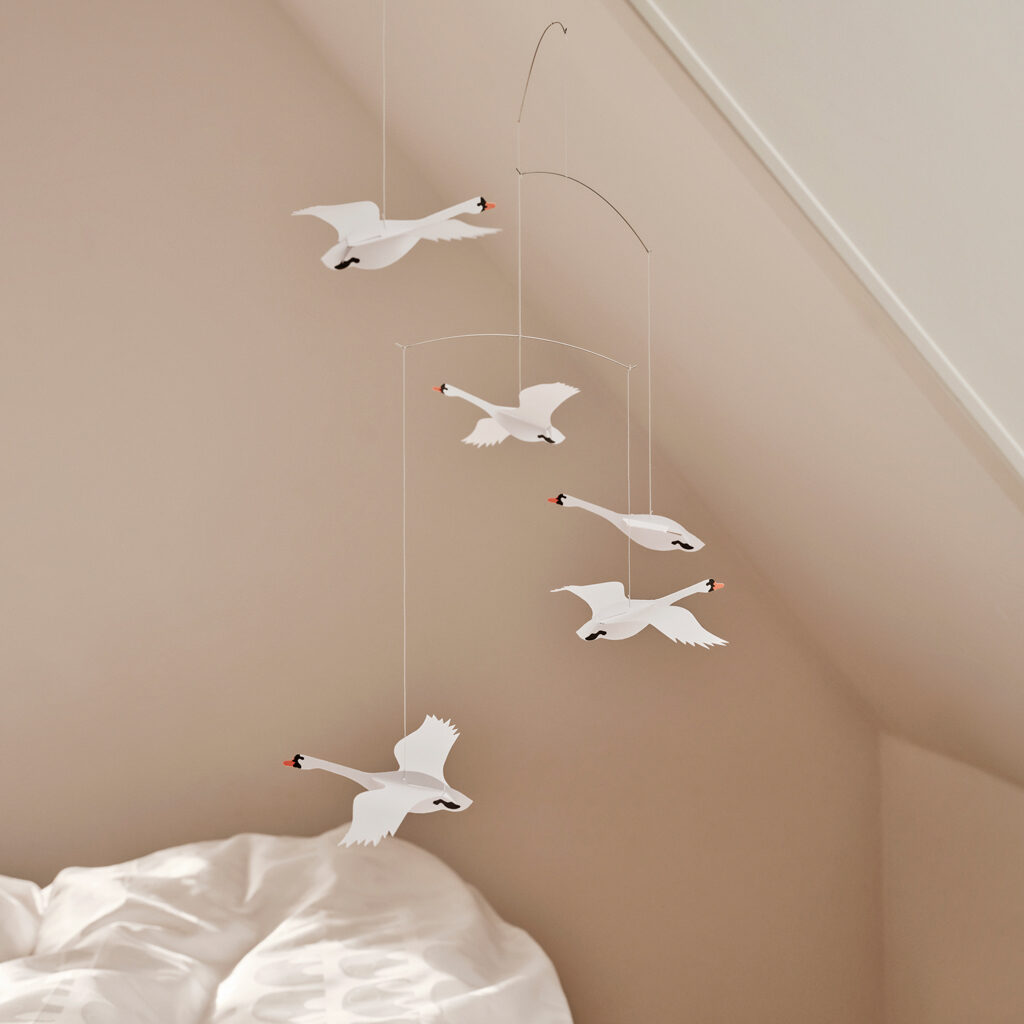 Køb uroer og mobiler hos Flensted Mobiles. Mobiler og uro er den perfekte gave til barnedåb, julegaver til ansatte, barselsgave til mor m.m. Søger du efter julegaveideer til hende eller fars dag ideer, så se vores udvalg