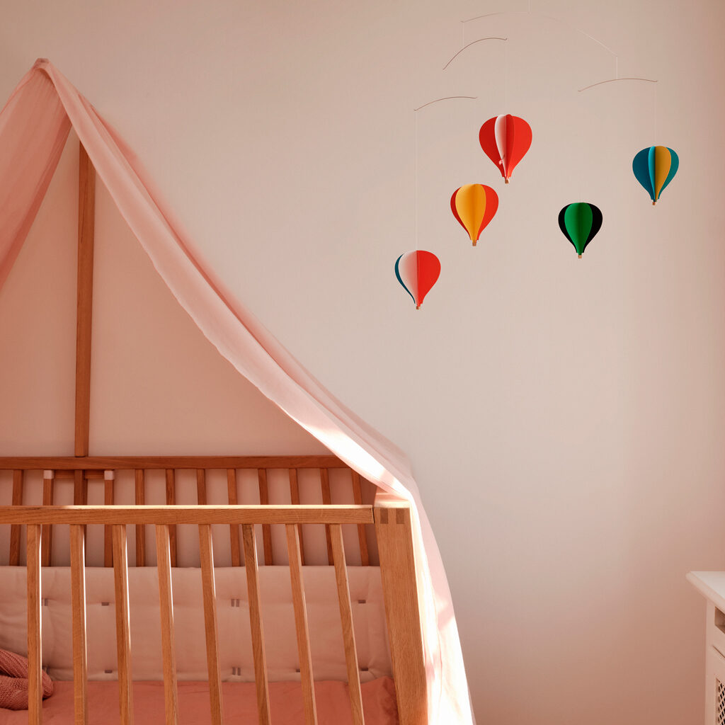 Køb uroer og mobiler hos Flensted Mobiles. Mobiler og uro er den perfekte gave til barnedåb, julegaver til ansatte, barselsgave til mor m.m. Søger du efter julegaveideer til hende eller fars dag ideer, så se vores udvalg