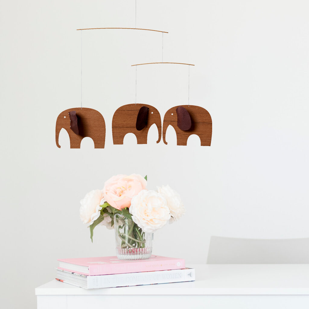 Køb uroer og mobiler hos Flensted Mobiles. Mobiler og uro er den perfekte gave til barnedåb, julegaver til ansatte, barselsgave til mor m.m. Søger du efter julegaveideer til hende eller fars dag ideer, så se vores udvalg