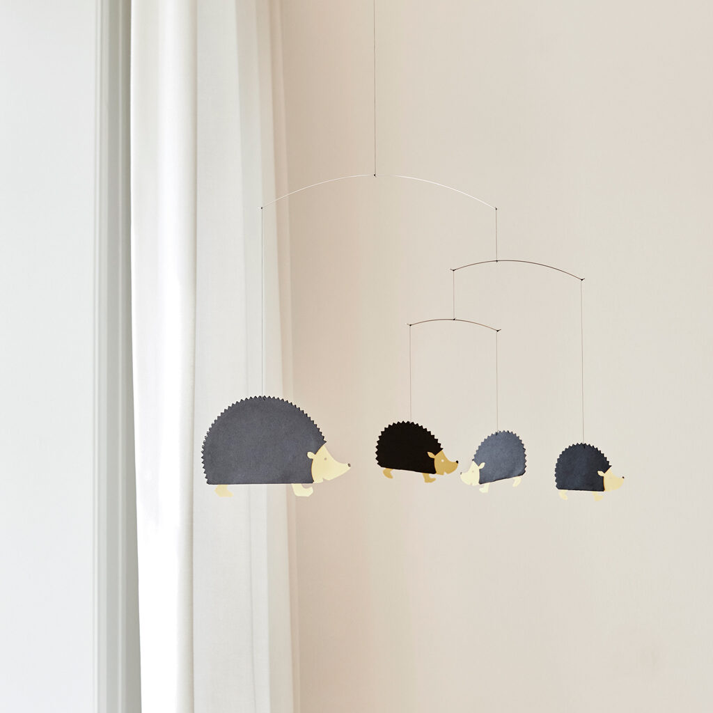 Køb uroer og mobiler hos Flensted Mobiles. Mobiler og uro er den perfekte gave til barnedåb, julegaver til ansatte, barselsgave til mor m.m. Søger du efter julegaveideer til hende eller fars dag ideer, så se vores udvalg